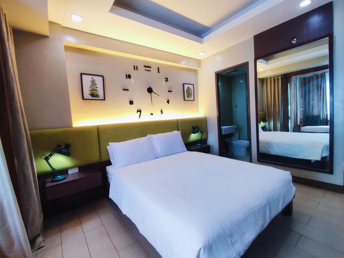 Two Palmtree Villas Newport Boulevard Near Naia 3 Pasay City Manila Exterior foto